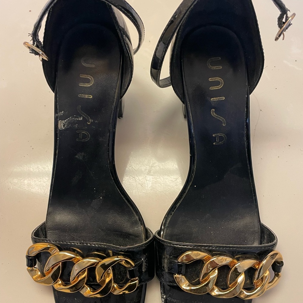 Elegant Black and Gold Women's Sandals